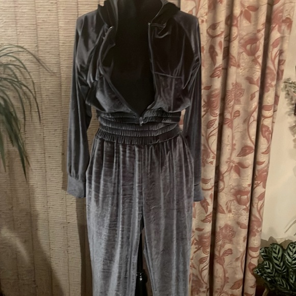 Cool Run Sweats. Color Grey. Size M. - Picture 3 of 16